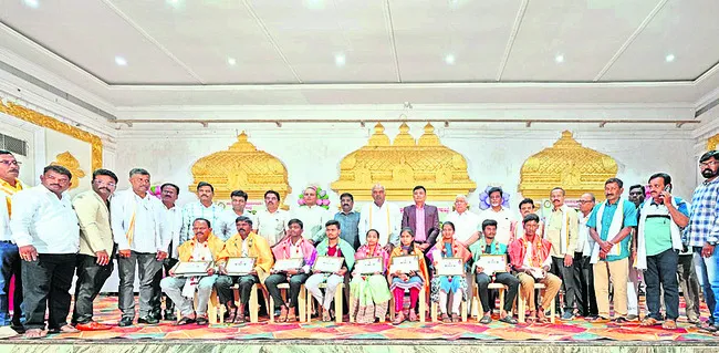 సమాజానికి పాత్రికేయుల సేవలు అపారం