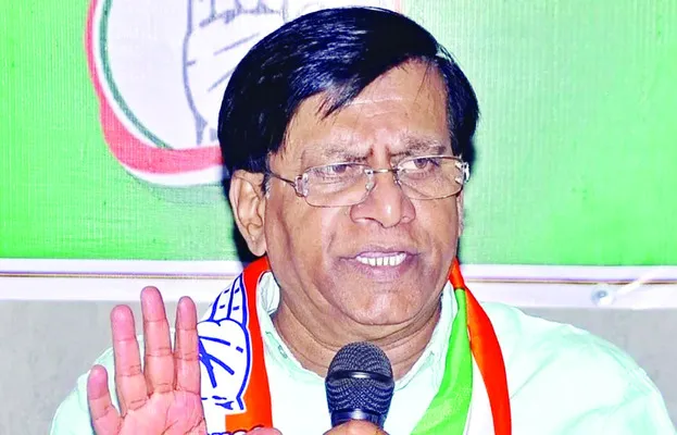 రోడ్లు కావాలంటే గ్యారంటీలు బంద్ చేయాలి