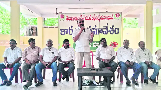 రాజీవ్ స్వగృహ ఫ్లాట్లు కేటాయించాలి
