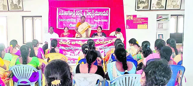 అంగన్‌వాడీలకు వేతనాలు పెంచాలి 