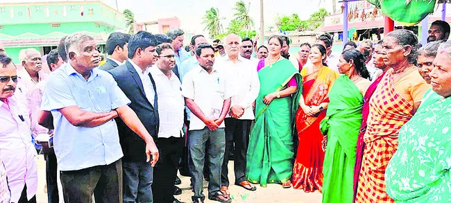 రైతులకు న్యాయవాదుల అండ