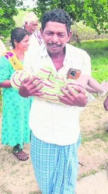 చిన్నారి హర్షిత మృతదేహం లభ్యం