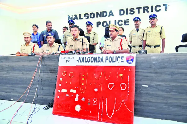 చోరీలకు పాల్పడుతున్న ముఠా సభ్యుల అరెస్ట్‌