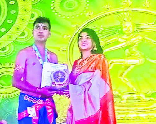 భరత నాట్యంలో కలికిరి వాసికి బంగారు పతకం