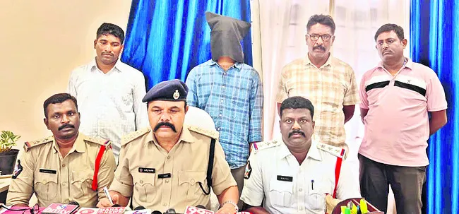 మహిళ హత్య కేసులో నిందితుడి అరెస్టు