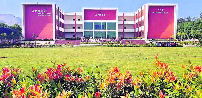 ఏపీఎండీసీ బడిలో సిఫార్సు ఉంటేనే సీటు