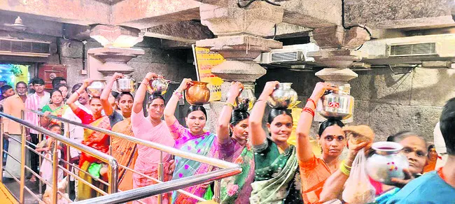 మల్లన్న సన్నిధిలో తొలి ఏకాదశి పూజలు