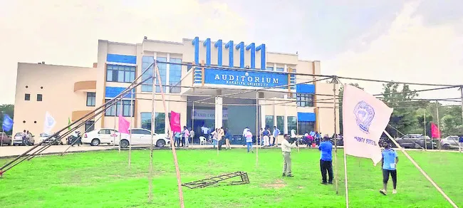 గవర్నర్‌, ఐఐసీటీ డైరెక్టర్‌ రాక 