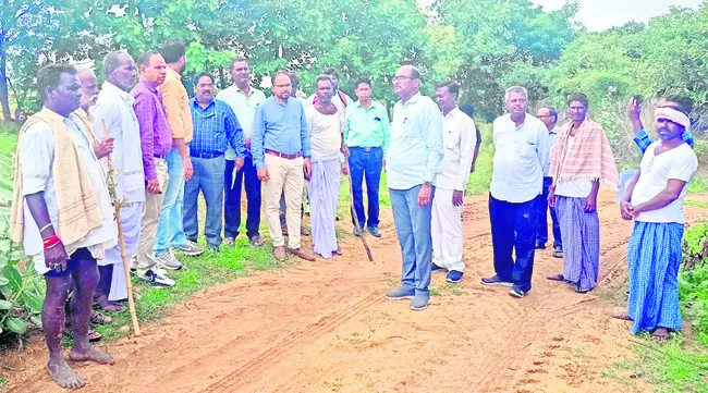 కొనసాగిన కేంద్ర బృందం పర్యటన