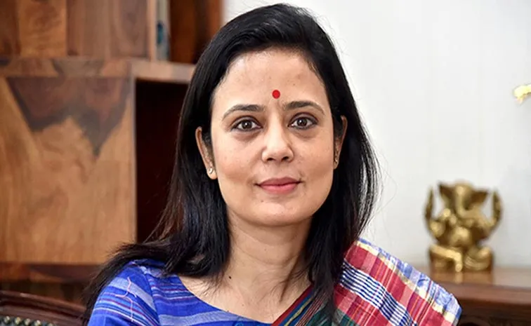 ‘ఎన్నికల జాబితా’పై సుప్రీంకు మొయిత్రా 