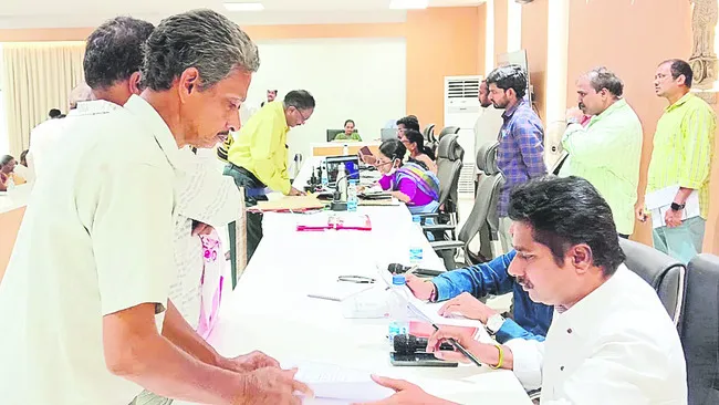 సమస్యలకు సత్వర పరిష్కారం