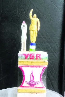 మదినిండా పెద్దాయనే..