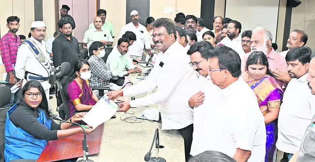 కౌన్సిల్లో ప్రొటోకాల్ పాటించేలా చూడాలి