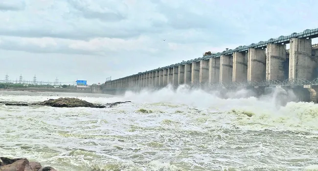 ప్రాజెక్టులకు భారీ వరద