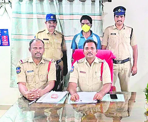 చిచ్చురేపిన పచ్చగడ్డి●