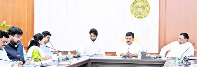 భూ సమస్యలకు పరిష్కారం చూపాలి