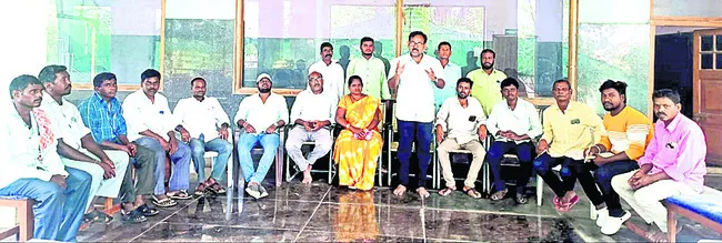 మత్స్యకారుల సొసైటీల్లో నగదు జమ చేయాలి