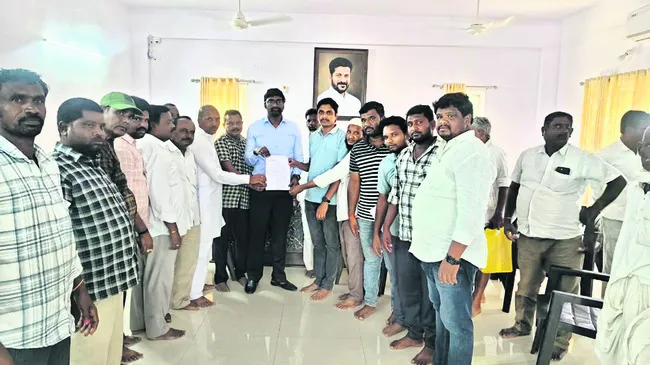 రోడ్డు విస్తరణపై ఆందోళన