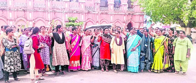 రీ కౌన్సెలింగ్ వద్దంటూ ఆందోళన