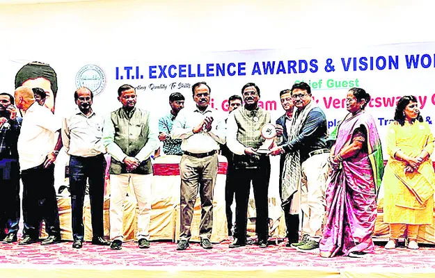 నిర్మల్ ఐటీఐకి ఎక్స్లెన్స్ అవార్డు
