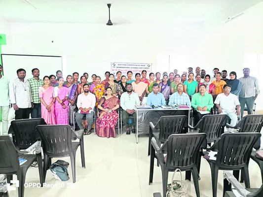 ఓటర్‌ నమోదుపై  బీఎల్వోలకు అవగాహన 
