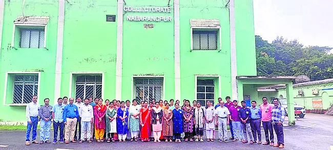 రెవెన్యూ ఉద్యోగుల నిరసన