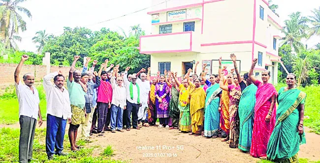 కార్గో ఎయిర్‌పోర్టుకు వ్యతిరేకంగా నిరసన 