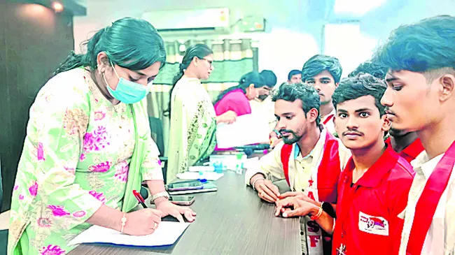 అనుమతుల్లేని పాఠశాలను రద్దు చేయండి