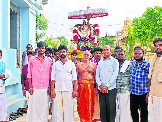 చంద్రప్రభ వాహనంపై సిద్దేశ్వరస్వామి