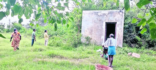 బౌద్ధక్షేత్రంలో  పాముల భయం