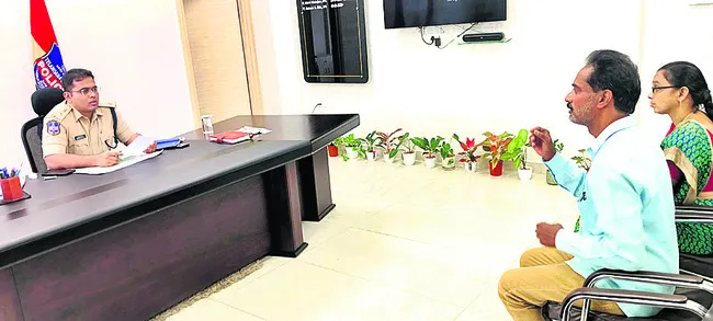 గ్రీవెన్స్‌తోబాధితులకు భరోసా 