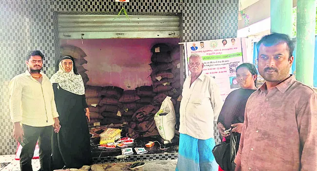 ముదివేడు రేషన్‌షాపు సీజ్‌