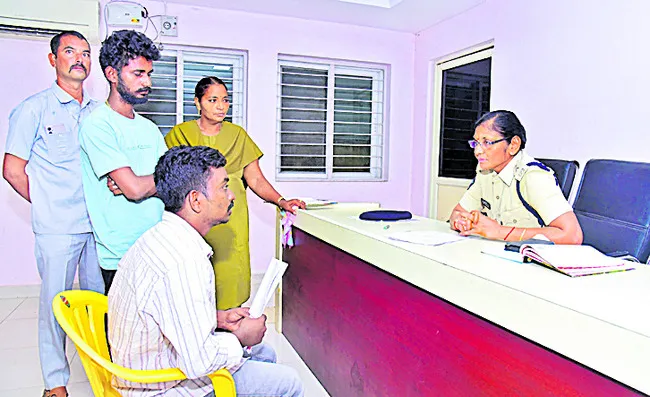 పోలీస్ గ్రీవెన్స్కు 62 ఫిర్యాదులు