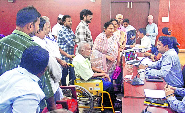 సమయపాలన పాటించకుంటే సస్పెన్షనే..
