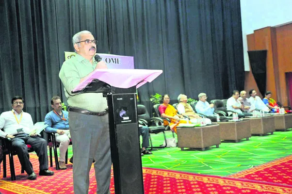 ఏయూ అనుబంధ కళాశాలల అభివృద్ధికి కృషి