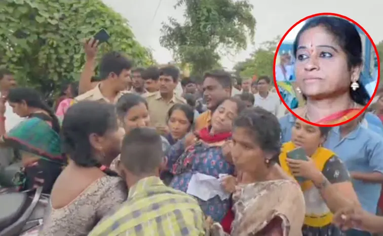 Land Grabbers Attack On Bhadrachalam Temple Executive Officer L Rama Devi