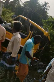 Tamil Nadu: Cuddalore Train Hits School Van News Details5
