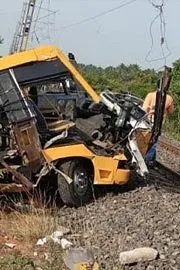 Tamil nadu Cuddalore Train Hits School Van News Details1