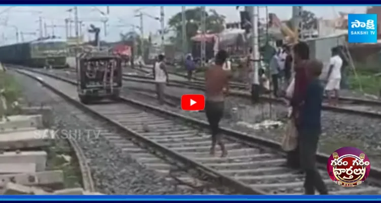 రైలు పట్టాలపై ఆటో నడిపిండు అన్న