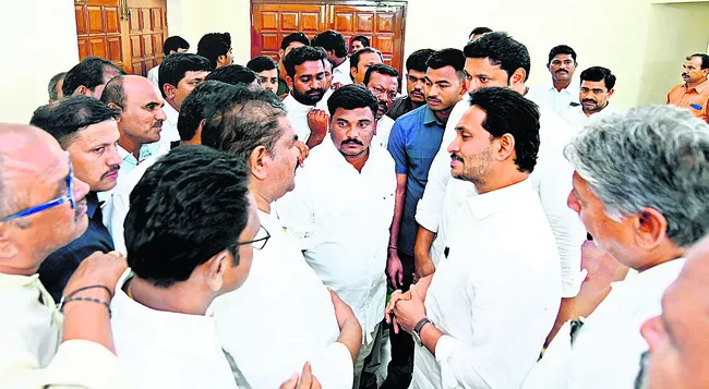 అండగా