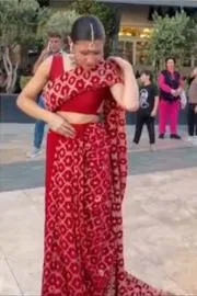 Influencer Puts On A Saree At Crowded Public Place In Turkey goes Viral2