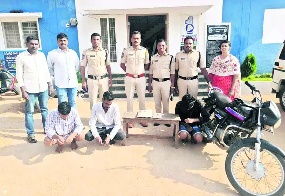 దాబాల్లోనూ విక్రయాలు..