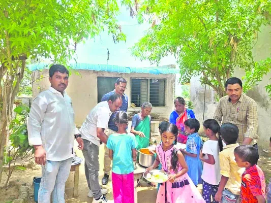 భోజన ఏజెన్సీలకు బకాయిల భారం 