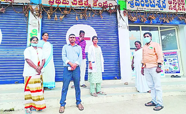 నిబంధనలు పాటించని క్లినిక్ల సీజ్