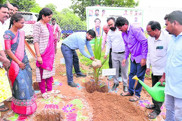 మొక్కల సంరక్షణ అందరి బాధ్యత