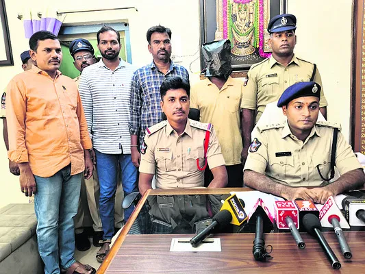 మహిళ హత్య కేసులో నిందితుడి అరెస్ట్