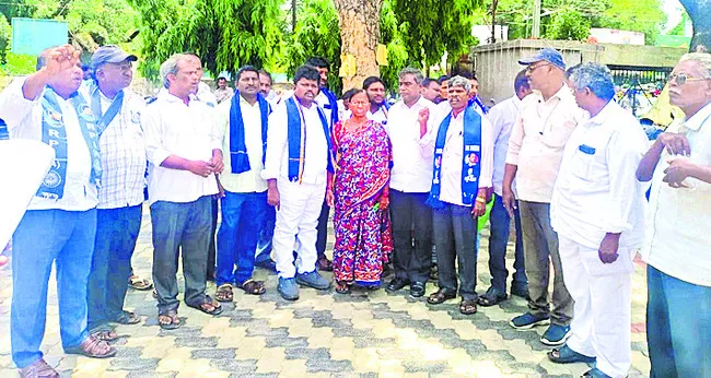 స్థల ఆక్రమణపై విచారణకు హాజరైన కిలారి