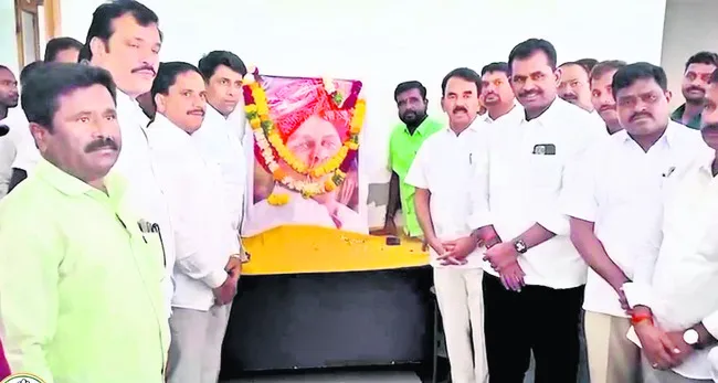 వైఎస్సార్ సేవలు మరువలేనివి