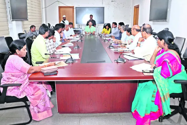 మంత్రి ఆదేశాలను అమలు చేయాలి