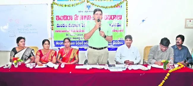 బ్యాంకు లింకేజీ రుణ లక్ష్యాలను పూర్తి చేయాలి